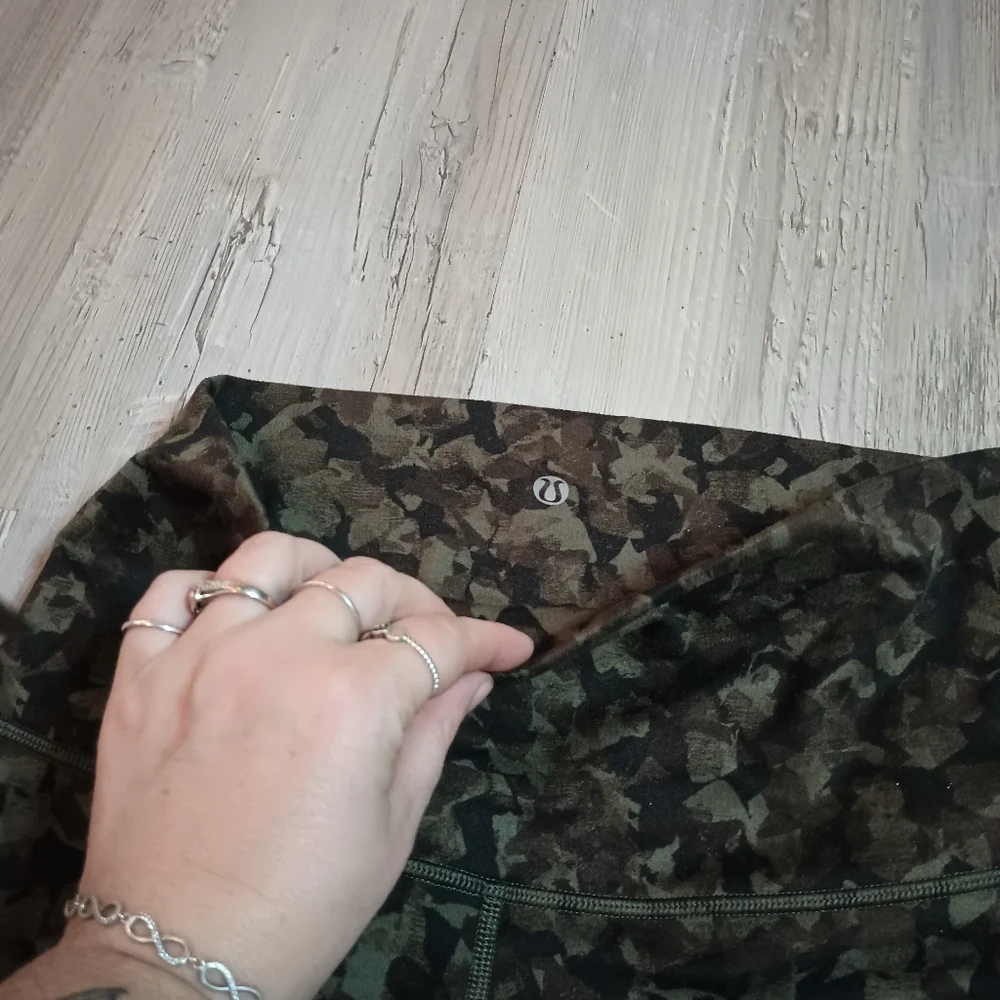 Lululemon - Picture 3 of 7